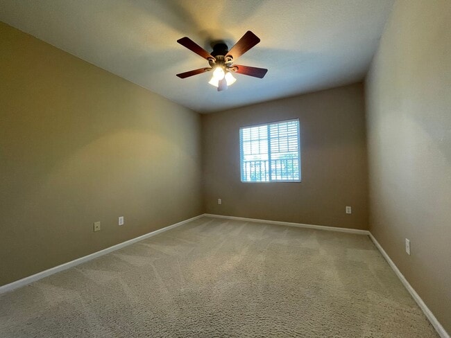 Building Photo - Kitchen Island, Covered Patio w/ Outdoor B...