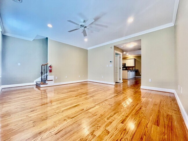 Building Photo - 3 Bedroom 2.5 Bath in the Vista