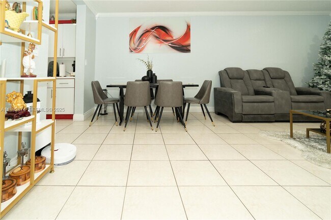 Building Photo - 298 E 3rd St