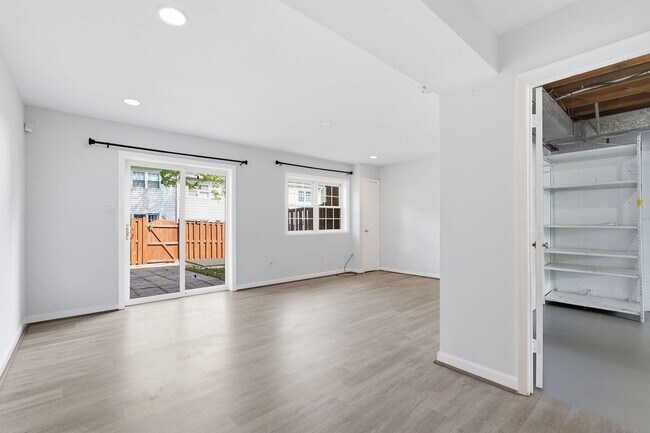 Building Photo - 9178 Laurelwood Ct