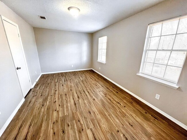 Building Photo - 8917 Tanya Dr