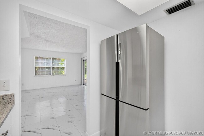 Building Photo - 1628 SE Green Acres Cir