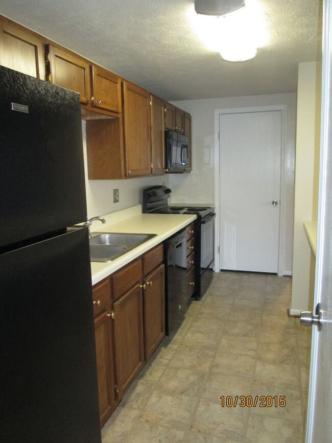 Building Photo - Tow bedoom Condo
