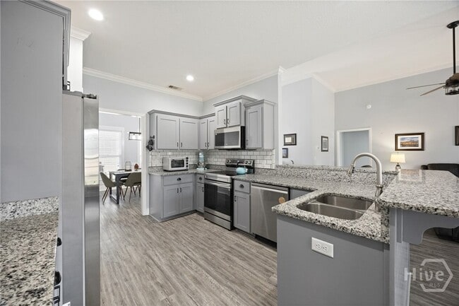 Building Photo - 440 Rivercrest Dr