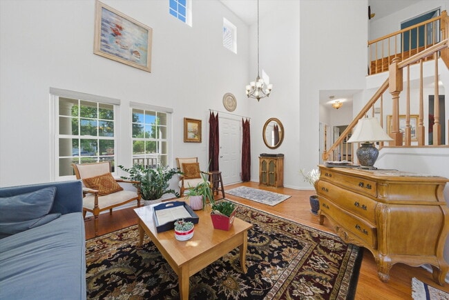 Building Photo - Stunning Mundelein Home on a Quiet Cul-de-Sac with Pond Views