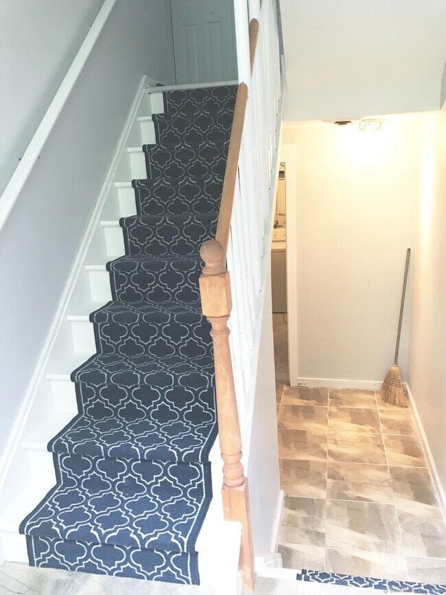 Building Photo - 140 Shepard Ave