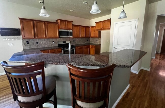 Building Photo - "Luxury Living: Stunning home with marble counter tops & Fireplace!"