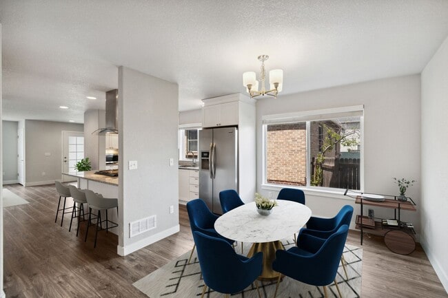Building Photo - Modern 3BD Townhome w/ a Rooftop Deck!