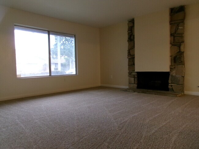 Building Photo - 130 Delano St