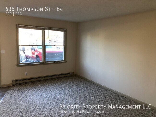 Building Photo - 635 Thompson St