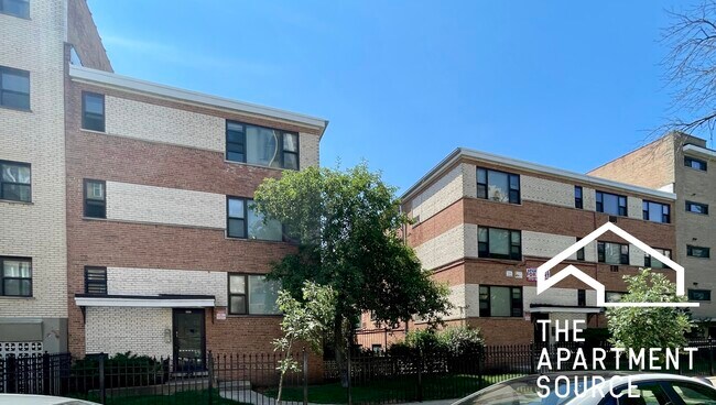 Building Photo - 6002 N Kenmore Ave