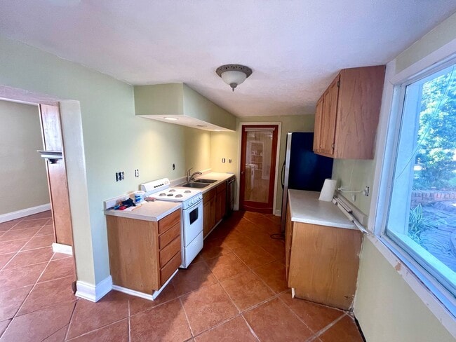 Building Photo - Spacious 1 Bed/2 Bath "Mother-In-Law" Suite in Belhaven!!!