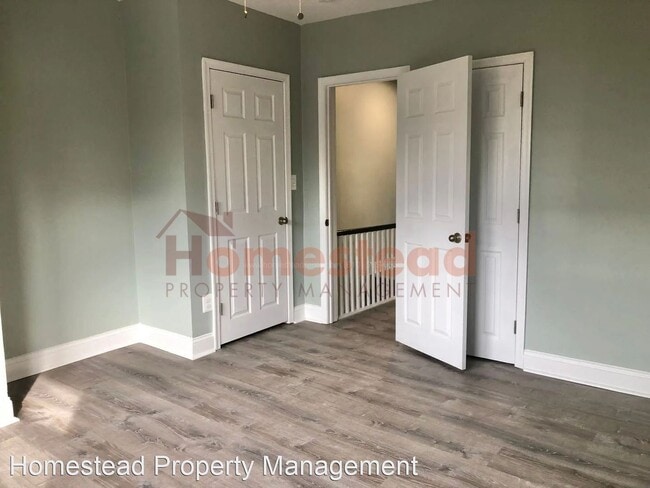 Building Photo - 3 br, 1 bath House - 301 Greenway Ave