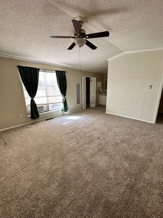 Building Photo - 2-story townhome in SW Lubbock