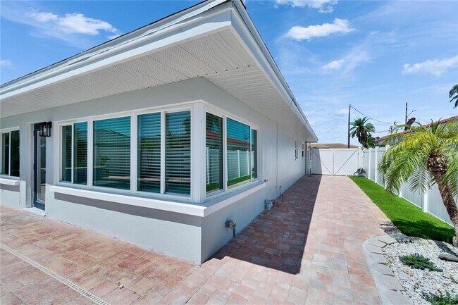 Building Photo - 1492 Sea Gull Dr S