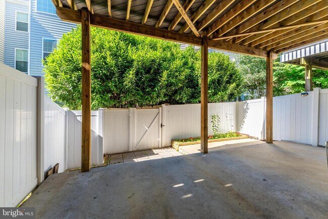 Building Photo - 43583 White Cap Terrace