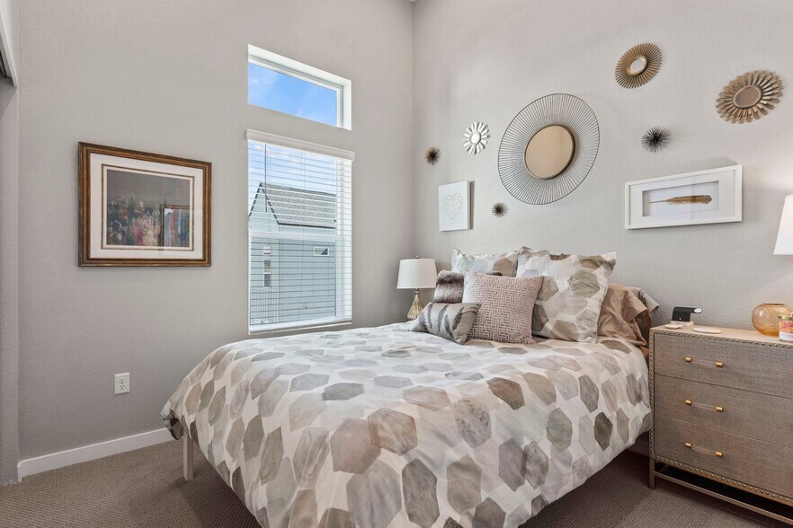 Building Photo - 6768 Quivas Way