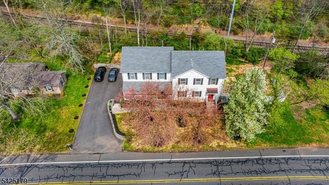 Building Photo - 112 Peapack Rd