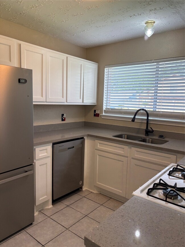 Building Photo - 1726 Oakwell Ln