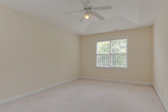 Building Photo - 832 Saratoga Dr