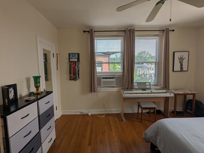 Bedroom - 4007 Connecticut Ave NW