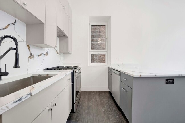 Building Photo - 1814 S Throop St