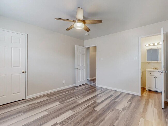 Building Photo - 1701 Hoffman Dr NE