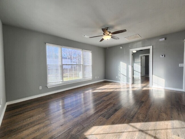 Building Photo - 7642 SW Regional Airport Blvd