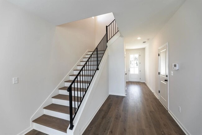 Building Photo - 140 Blue St