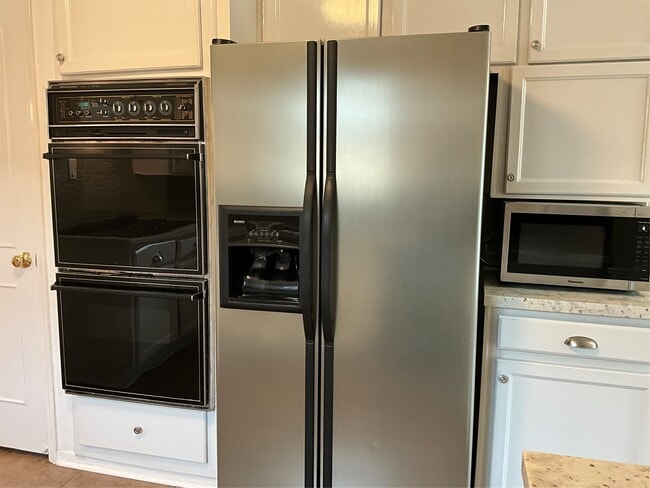 Building Photo - 12042 Sturdivant St