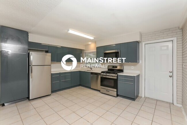 Building Photo - 3 Bedroom Pet-Friendly Home in CASSELBERRY, FL with Main Street Renewal