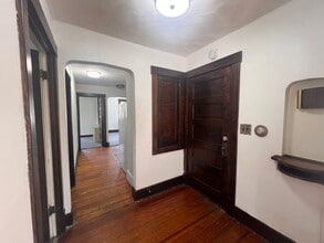 Building Photo - 2224 Iowa St