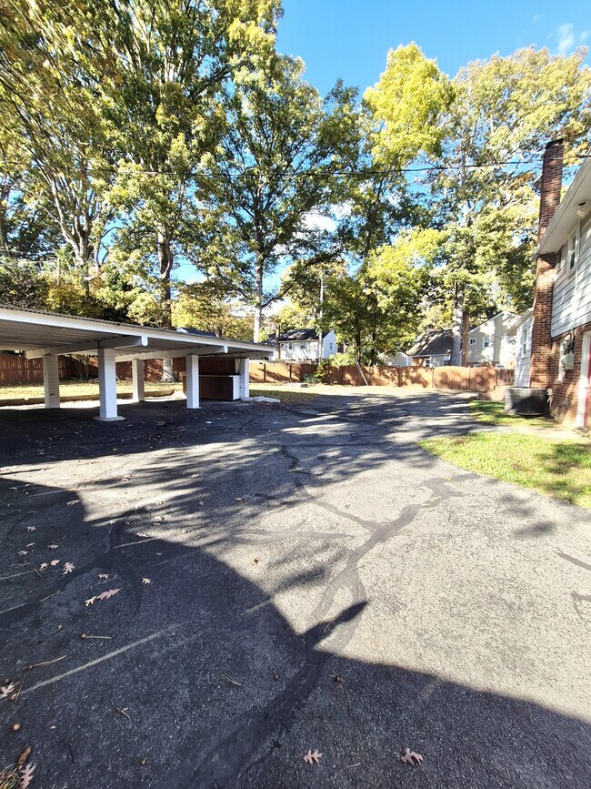 Building Photo - 2402 Fon Du Lac Rd