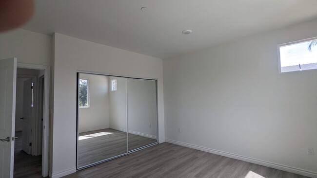 Building Photo - 15120 Logos Ct