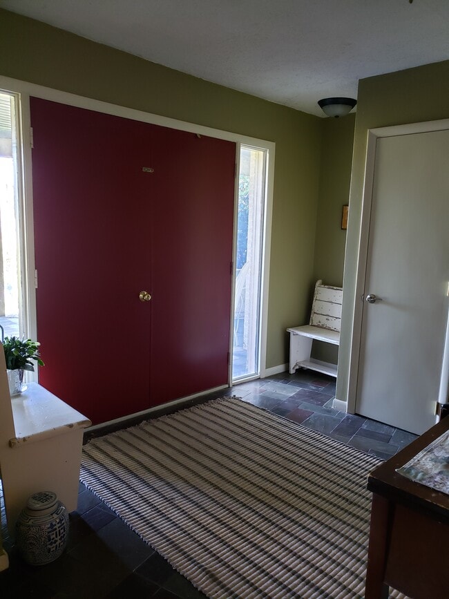 Building Photo - 94 Range End Manor