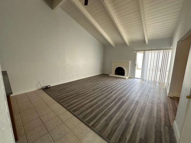 Building Photo - 2601 El Goya Dr