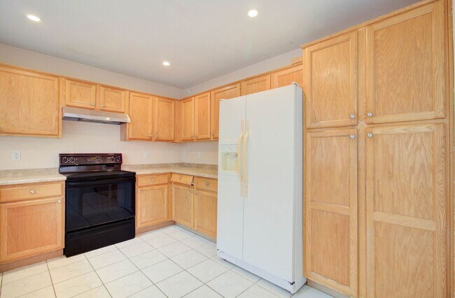 Building Photo - 1350 W Pelican Ct