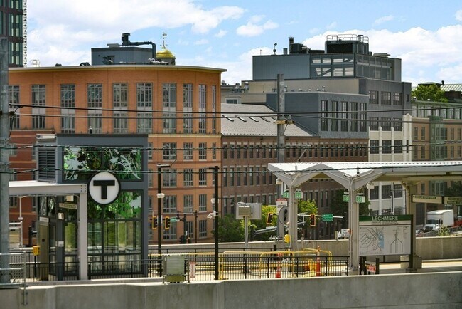 Building Photo - 2 Earhart St