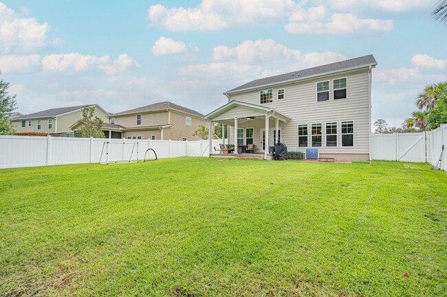 Building Photo - Forest Lakes Pooler