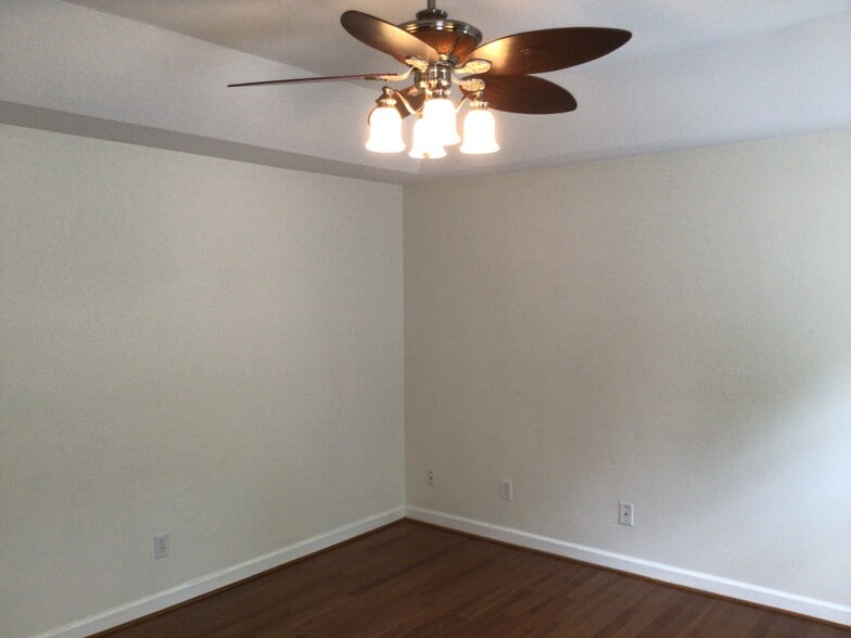 Building Photo - 4130 Leinbach Dr
