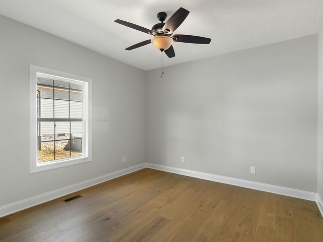 Building Photo - 303 Lee Ln