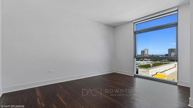 Building Photo - 1 bedroom in Chicago IL 60642