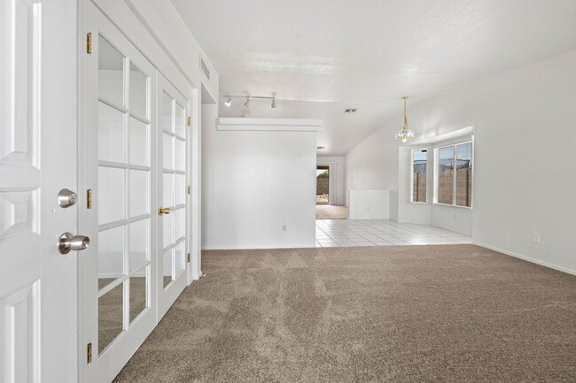 Building Photo - Nice Rita Ranch Home - Vail School District