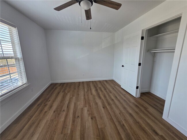 Building Photo - 2404 SE Jayel Terrace