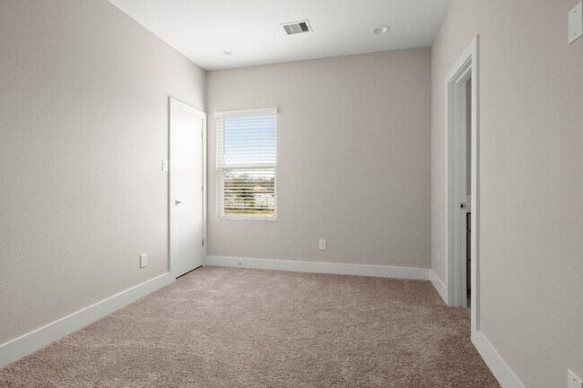 Building Photo - 8118 Esther Acres Ln