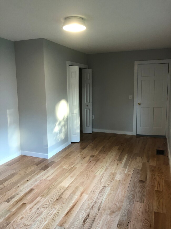 Downstairs bedroom - 386 4th St