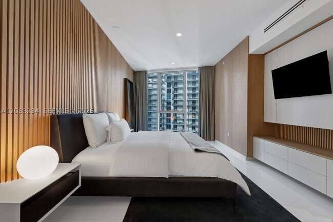 Building Photo - 300 Biscayne Blvd