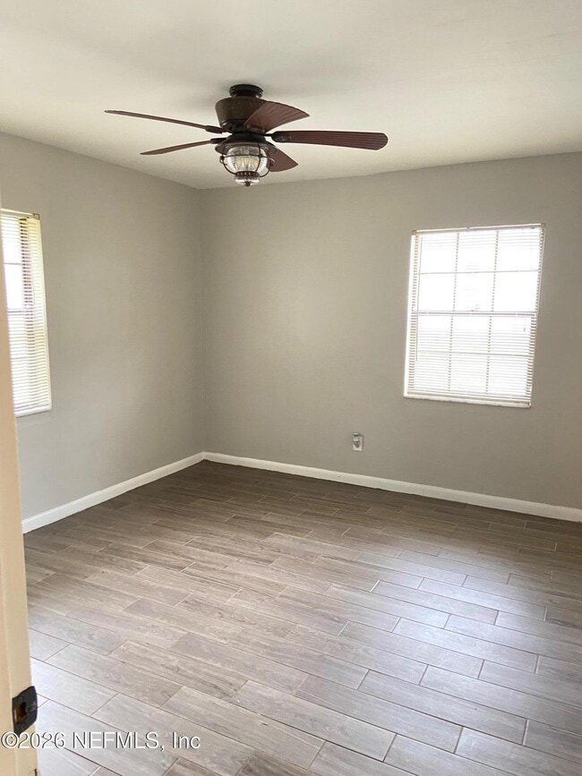 Building Photo - 8929 MacArthur Ct S