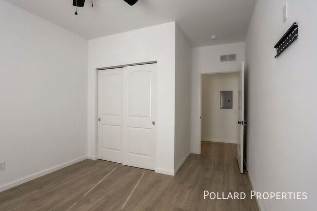 Building Photo - 620 Parkview Dr