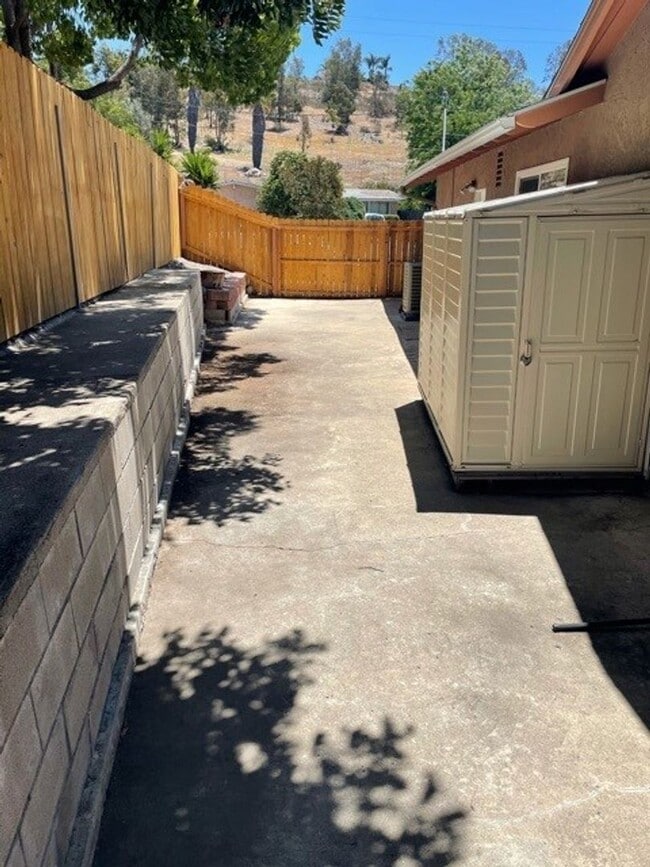 Building Photo - Poway: 4bd/2ba+ Attchd Gar - Single Level